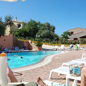 Li Troni Apartahotel